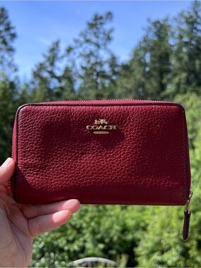 COACH Women's Medium Id Zip-Around Wallet Burgundy Pebbled Leather